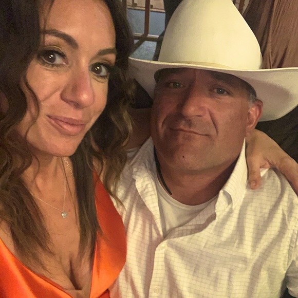 Meet your Posher, Cara - Picture 1 of 10